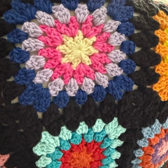 Women's new handmade crochet medium granny square cardigan - Picture 4 of 6